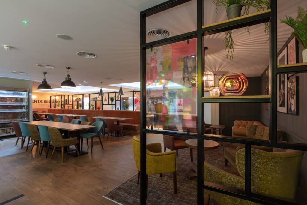 Bistro glass partition